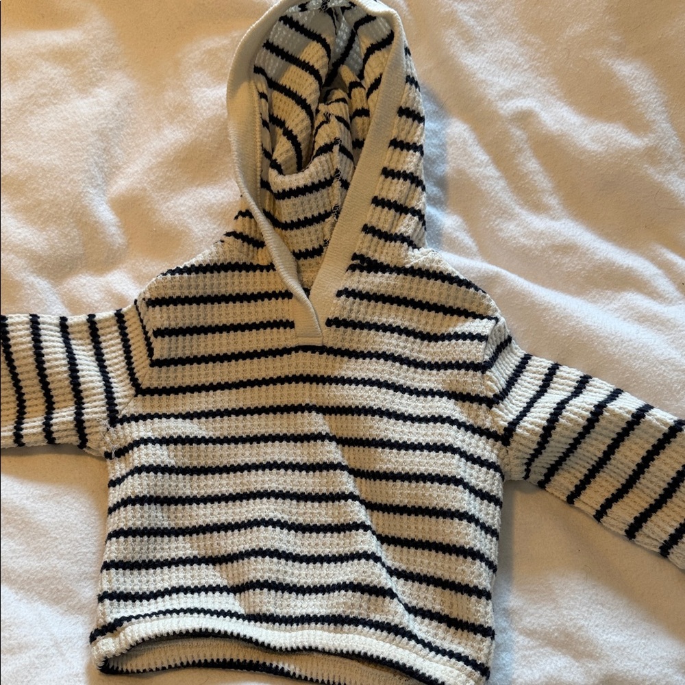 Old Navy Black and White Knit Sweater